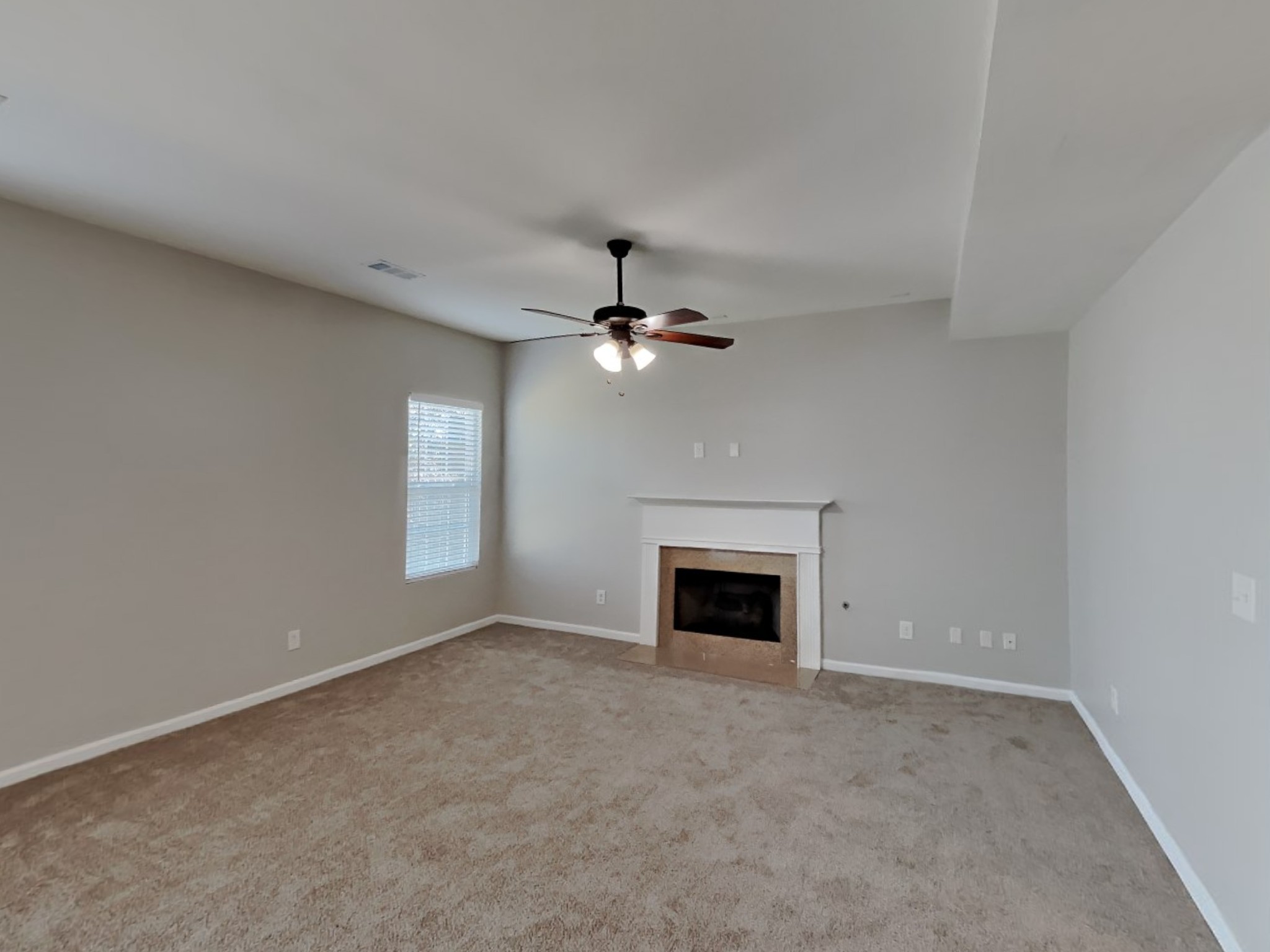 1024 Daniel Ln Property Photo 2