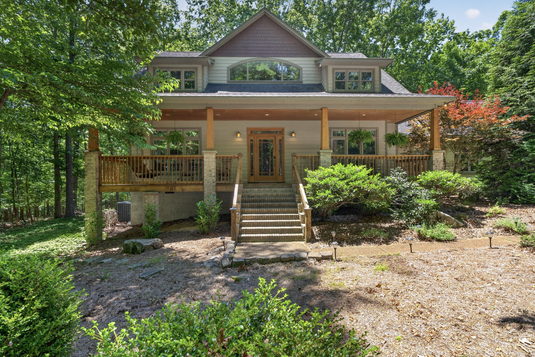 2046 Lakeshore Dr Property Photo 1