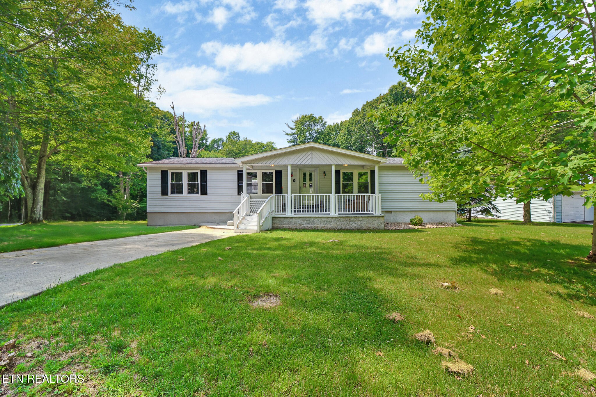20 Robin Hood Lane Property Photo 1