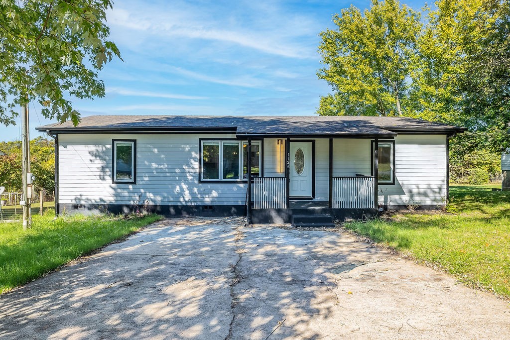 1124 Apple St Property Photo 1