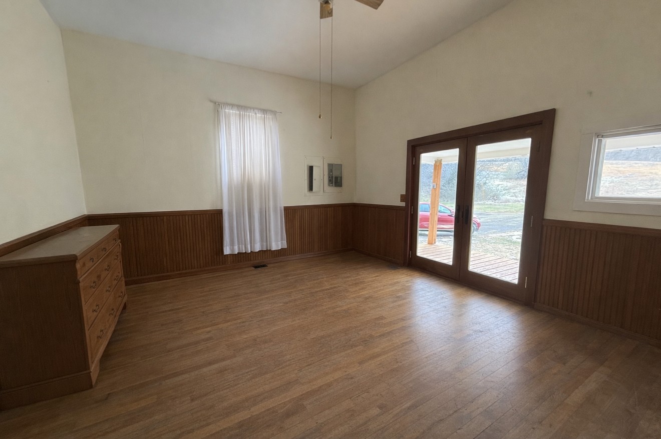 963 Liberty Pike Property Photo 10