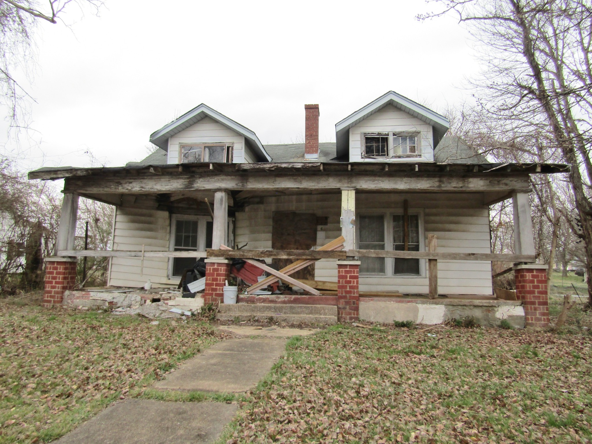 826 W Church St Property Photo 1