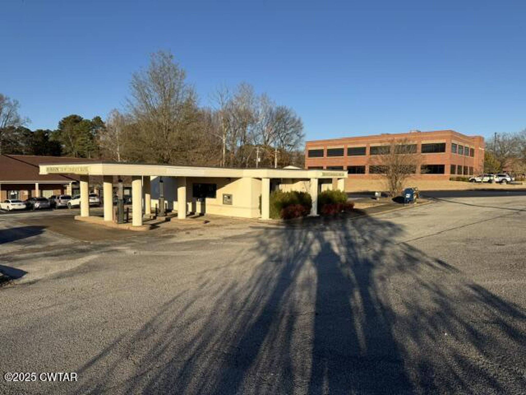 385 N Parkway Property Photo 1