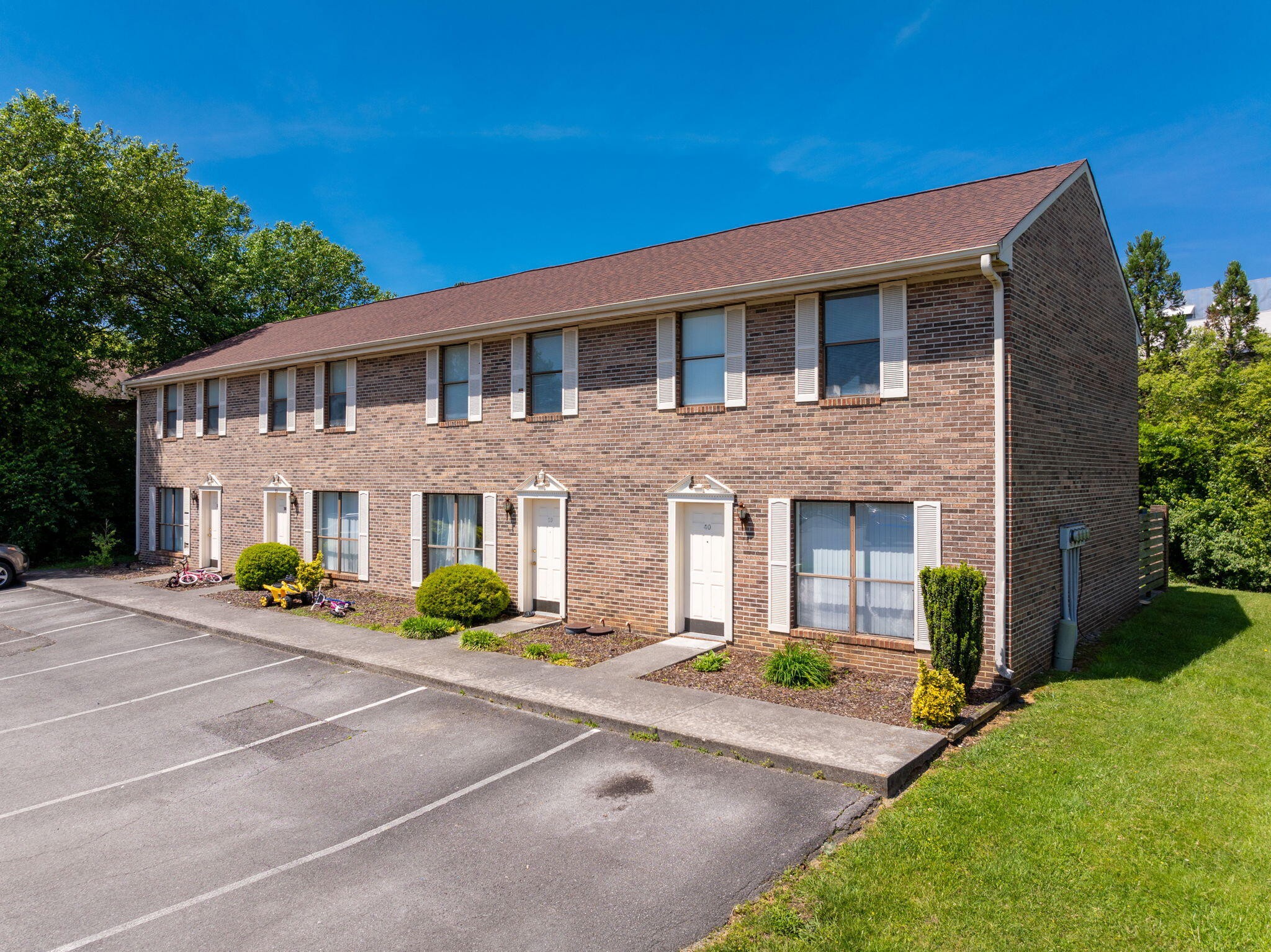 900 Stratford Circle, Nw Property Photo 1