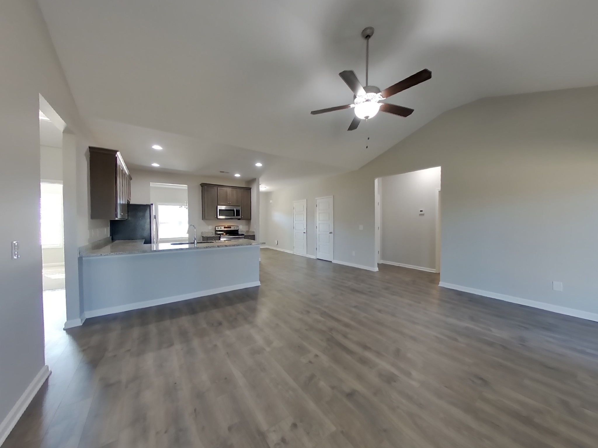 833 Ellyson Dr Property Photo 2