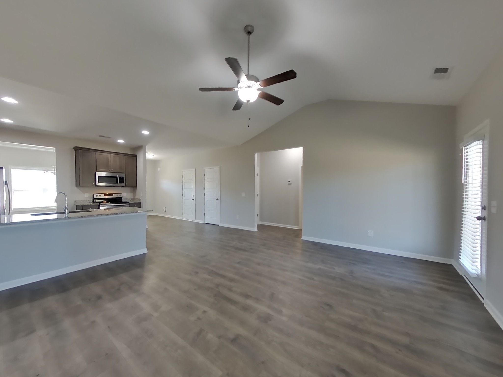 833 Ellyson Dr Property Photo 3
