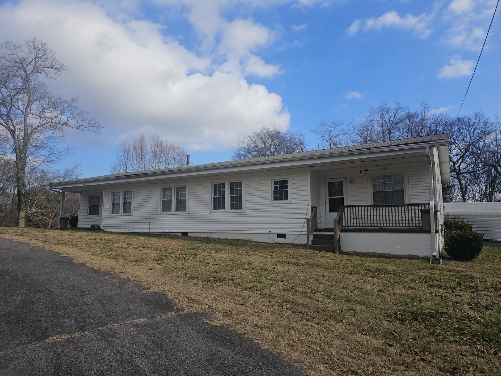 210 Twin Oaks Rd Property Photo 1