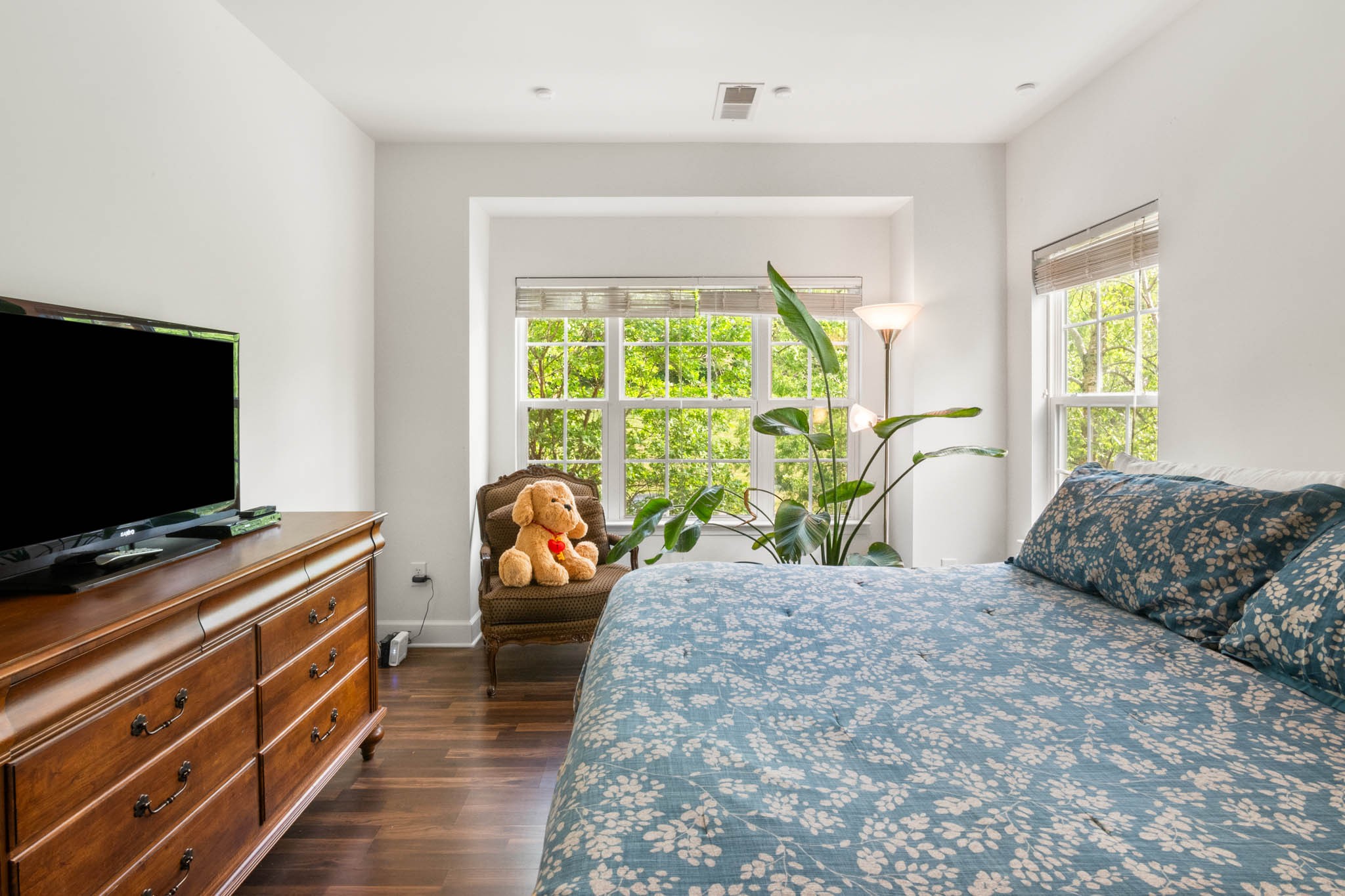 4845 Bevendean Dr Property Photo 10