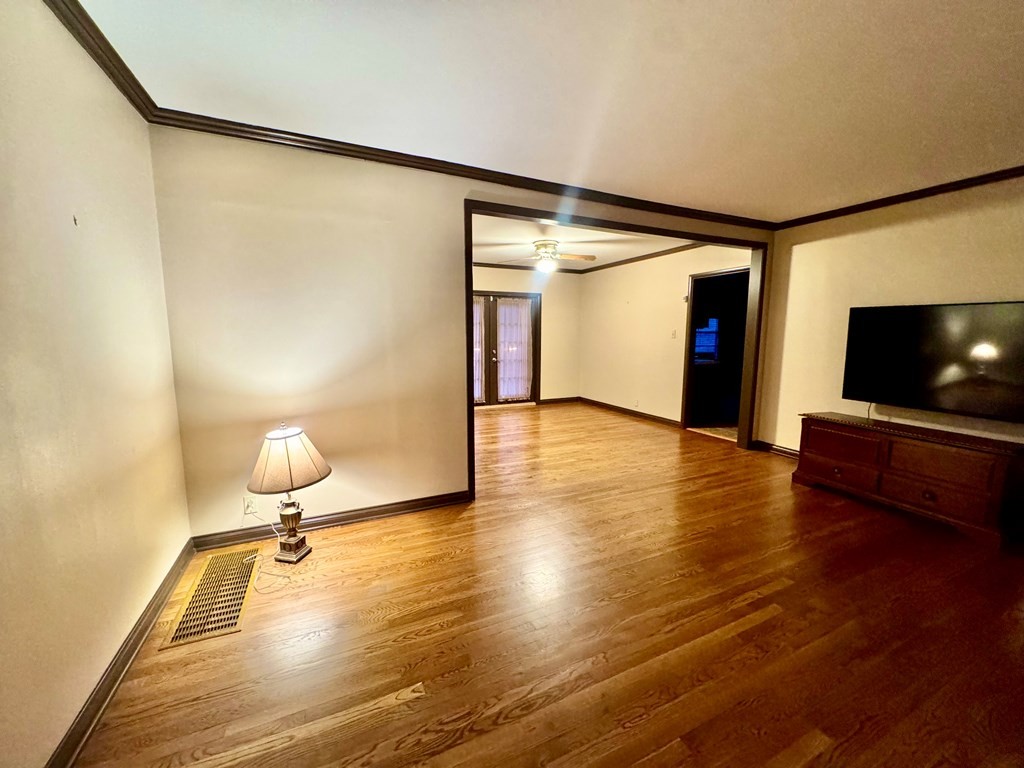 147 Berry St Property Photo 5
