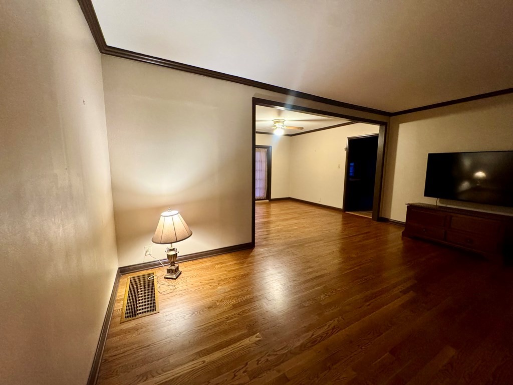 147 Berry St Property Photo 6