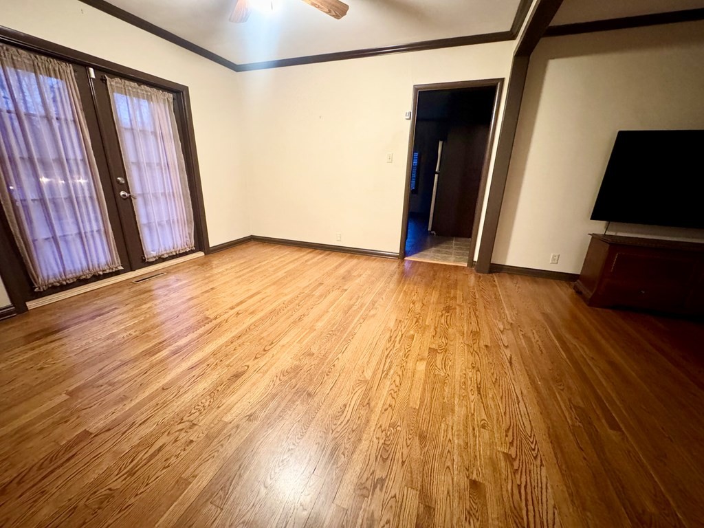 147 Berry St Property Photo 12