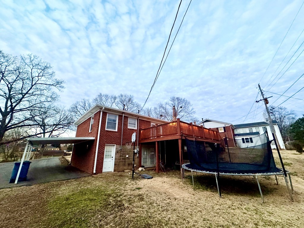 147 Berry St Property Photo 16