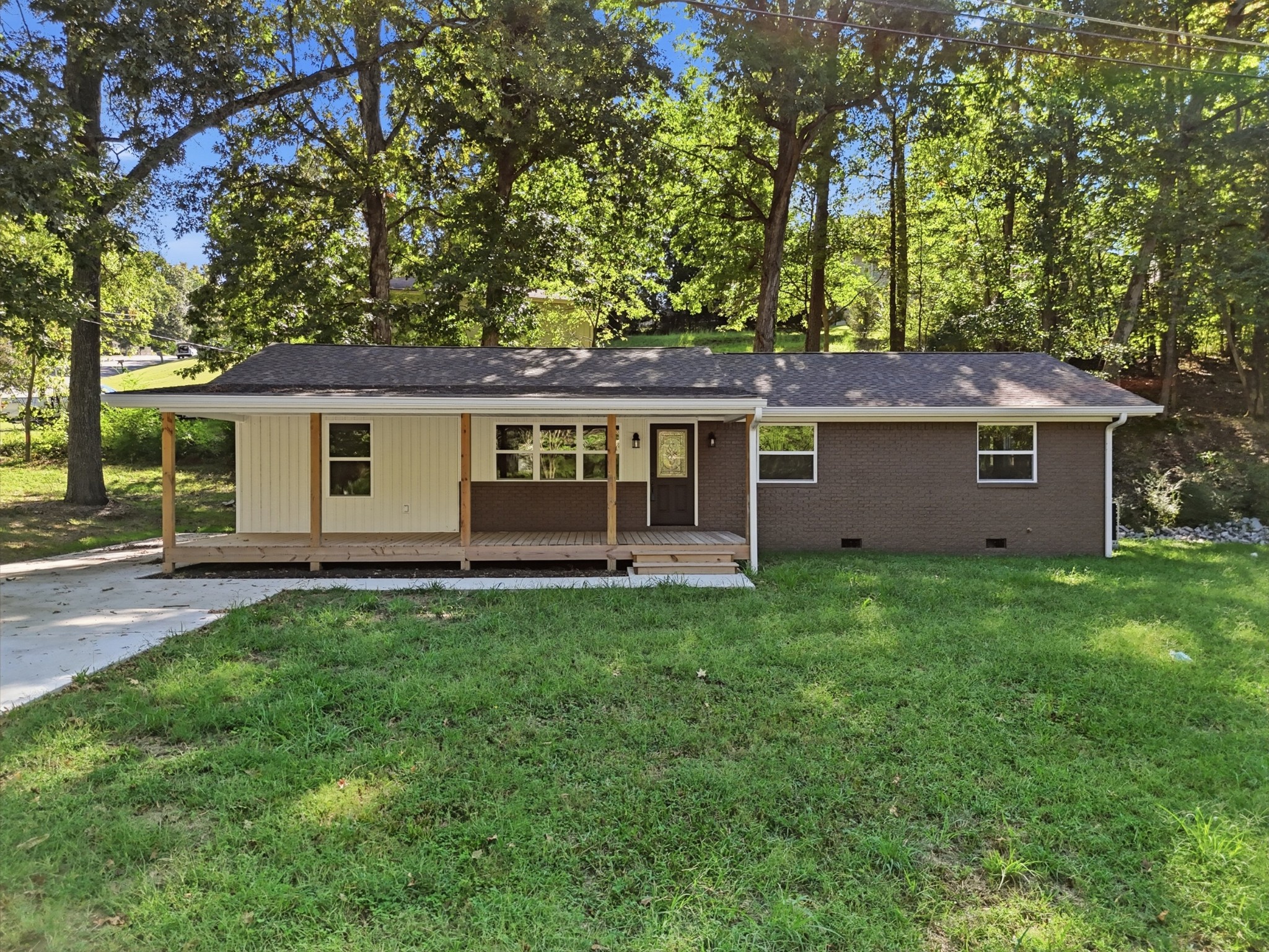 2204 Glengerrie Drive Property Photo 1