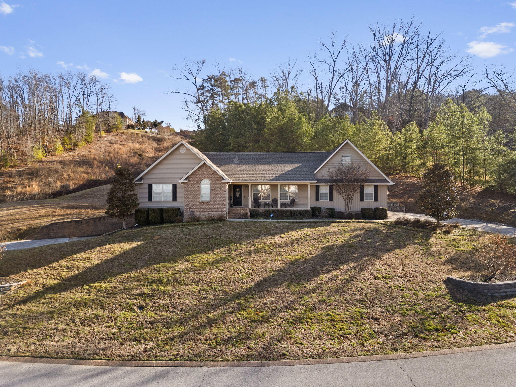 175 Stonewood Drive, Nw Property Photo 3