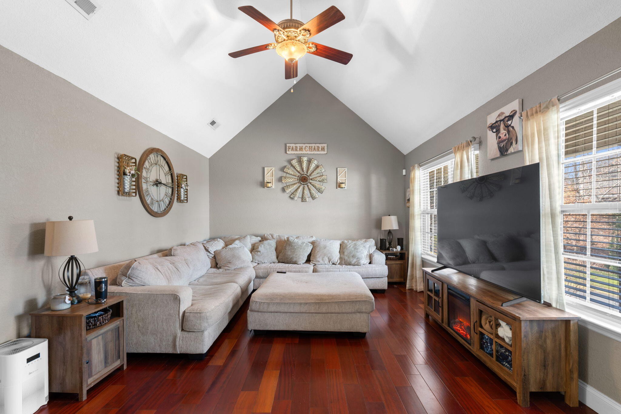 175 Stonewood Drive, Nw Property Photo 8