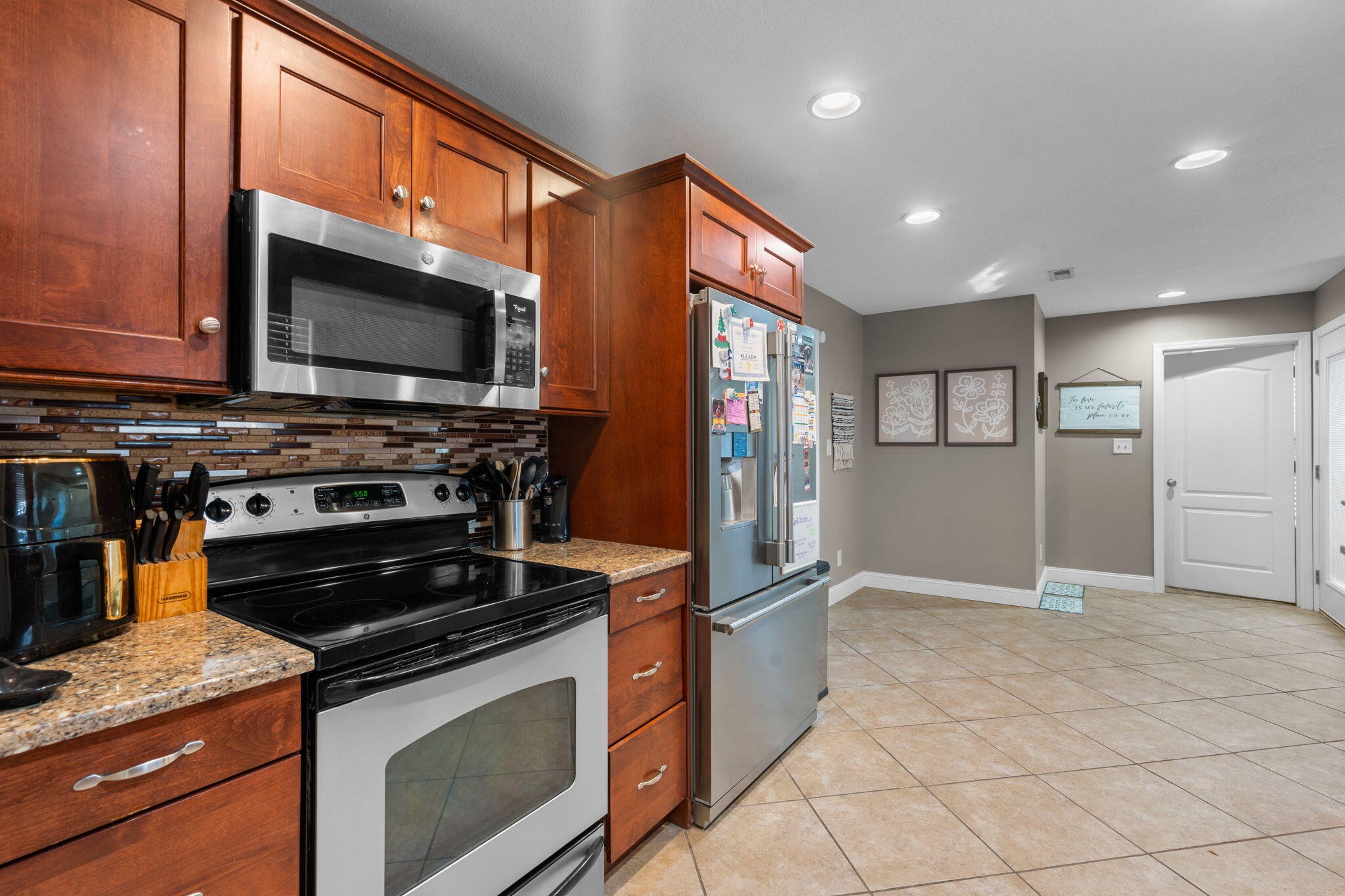 175 Stonewood Drive, Nw Property Photo 14