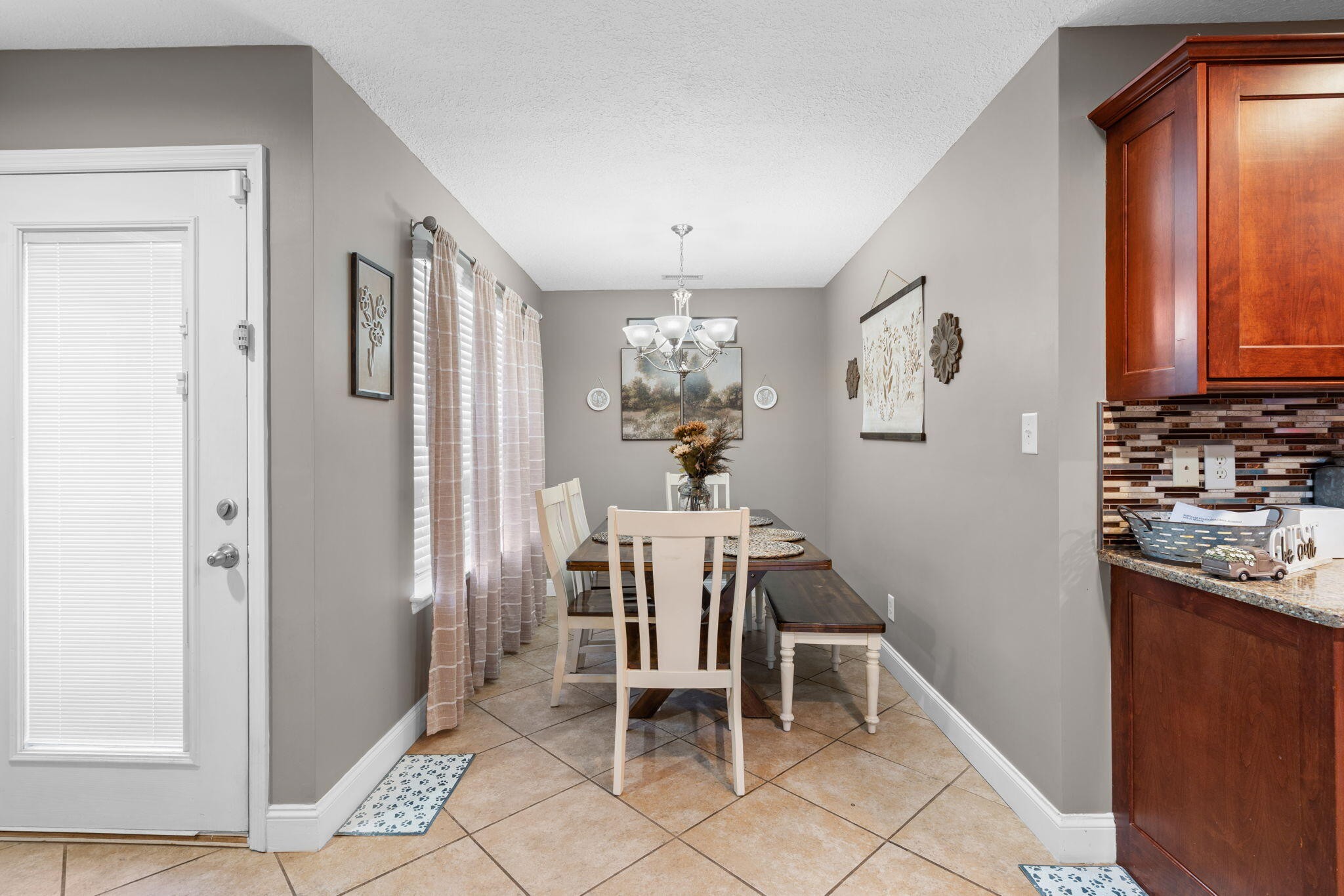 175 Stonewood Drive, Nw Property Photo 16