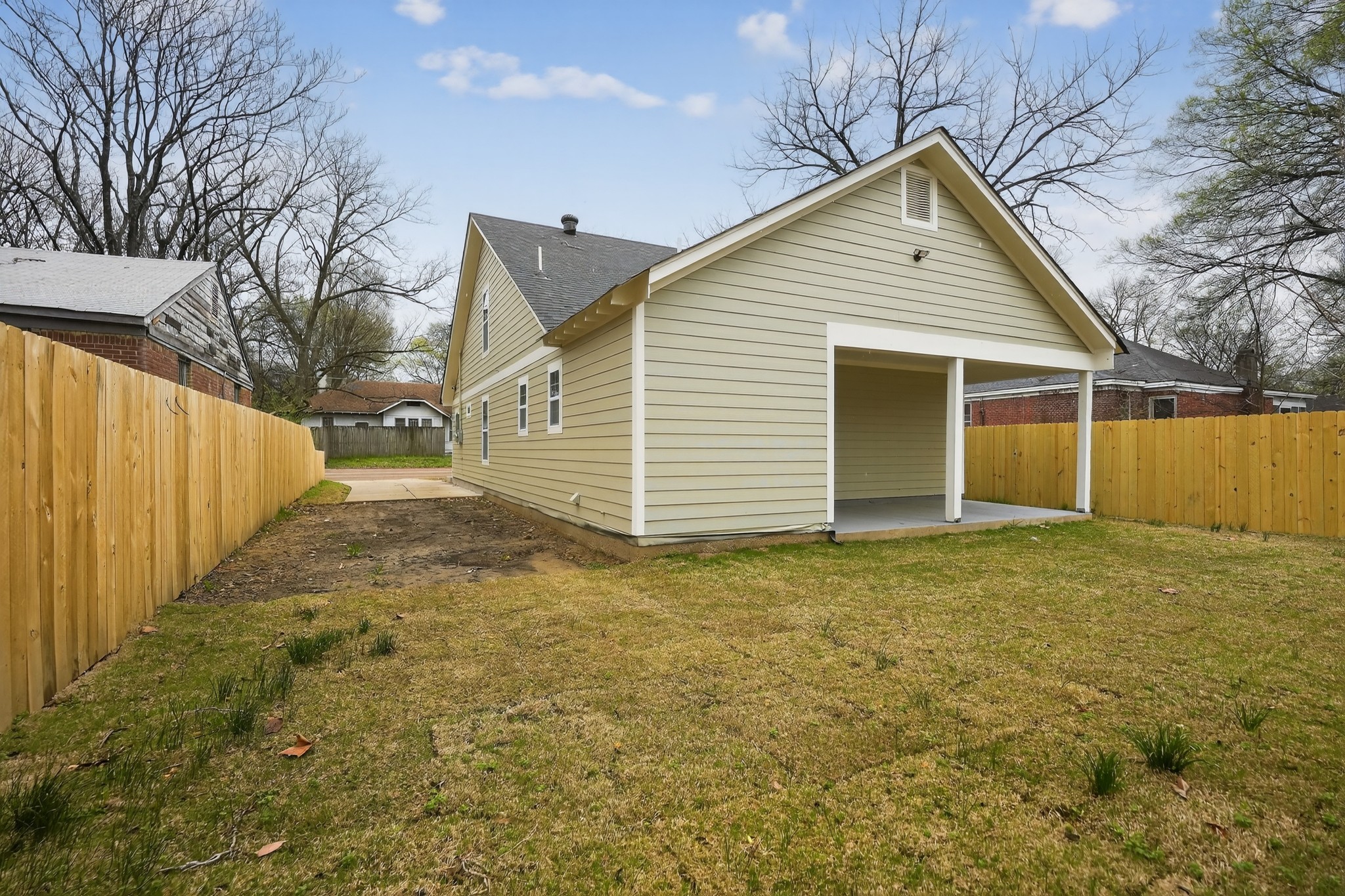 1750 Felix Ave Property Photo 4