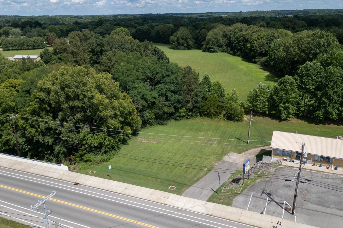 3336 31w Highway Property Photo 1