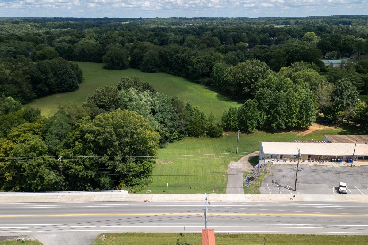 3336 31w Highway Property Photo 4
