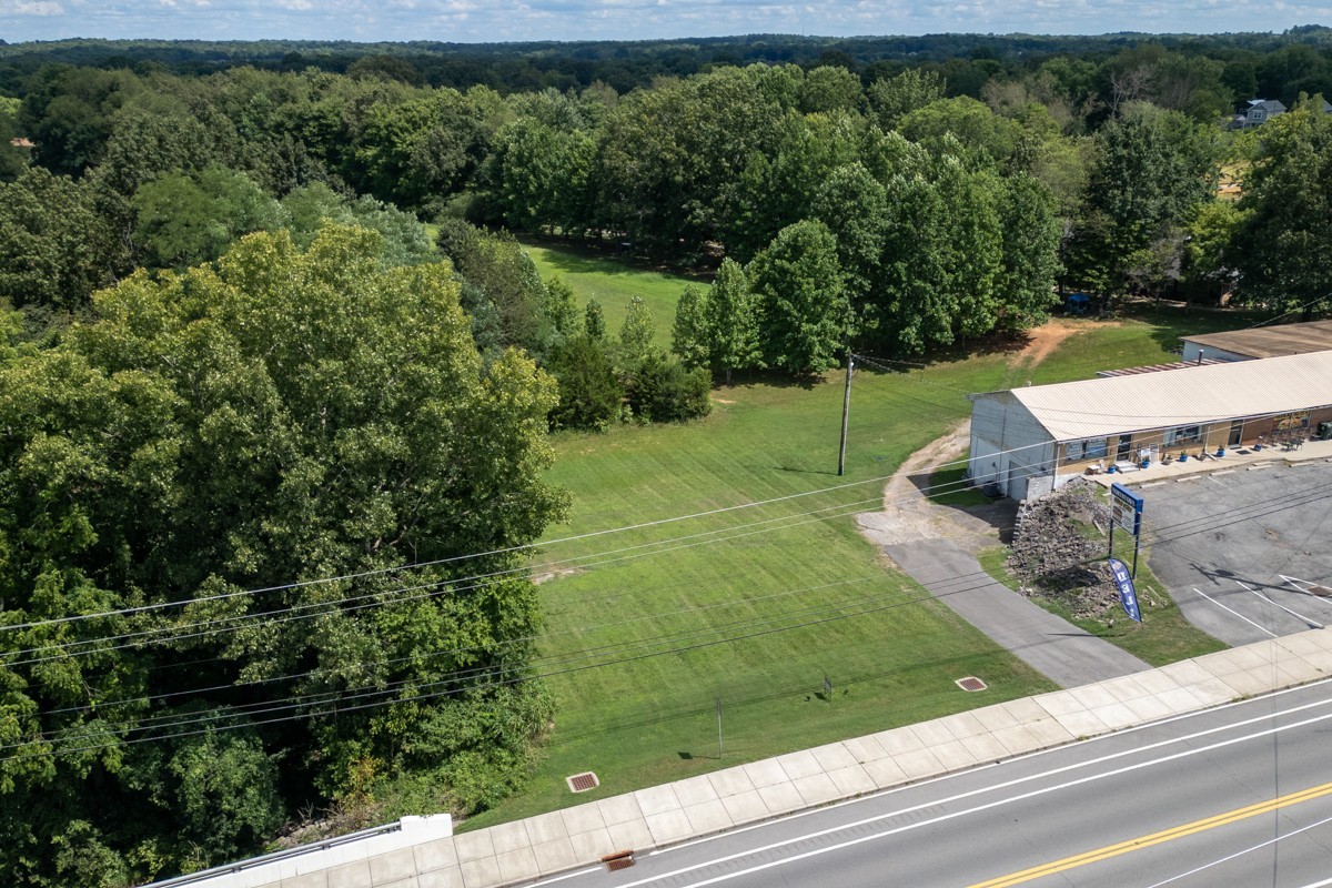 3336 31w Highway Property Photo 6