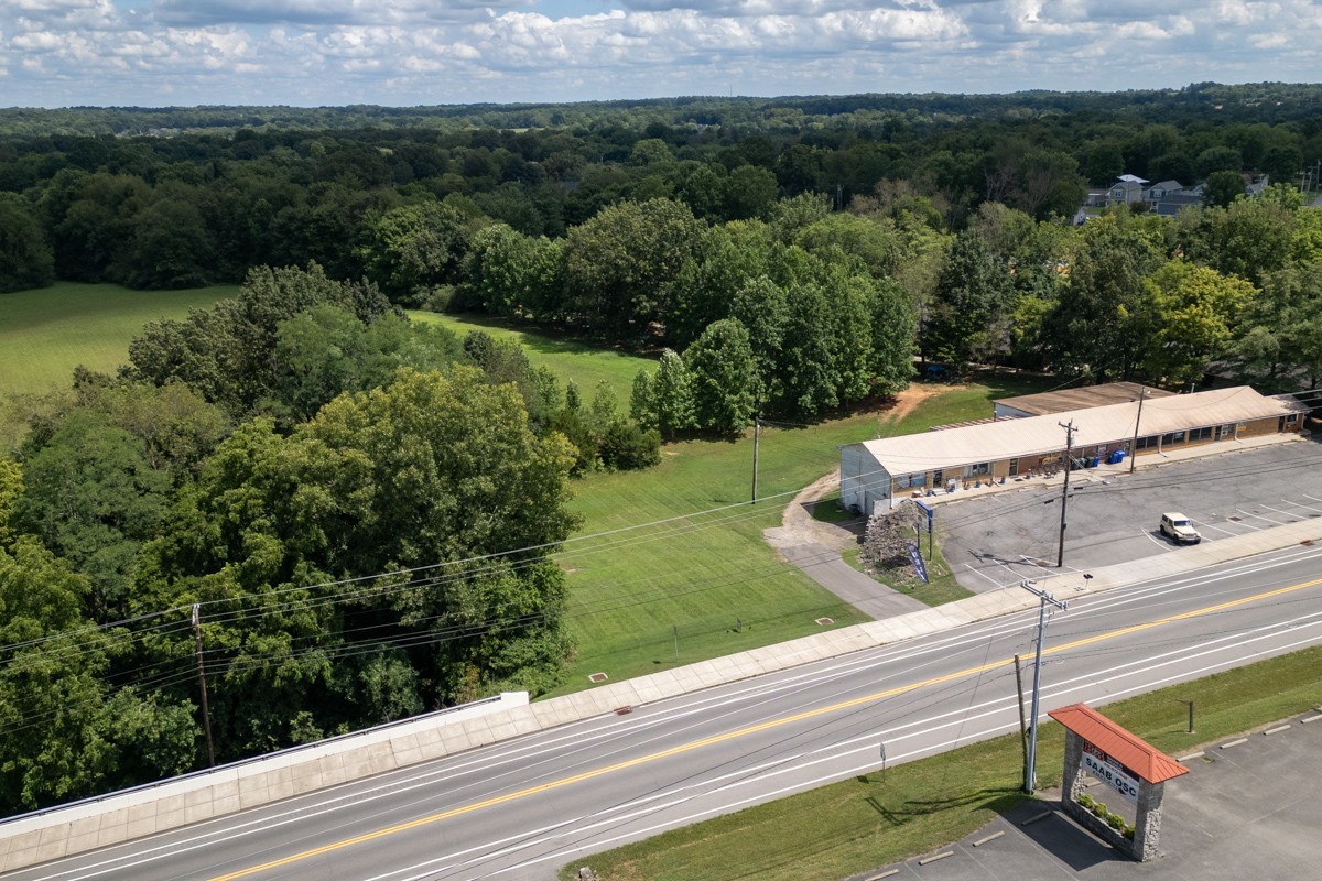 3336 31w Highway Property Photo 7