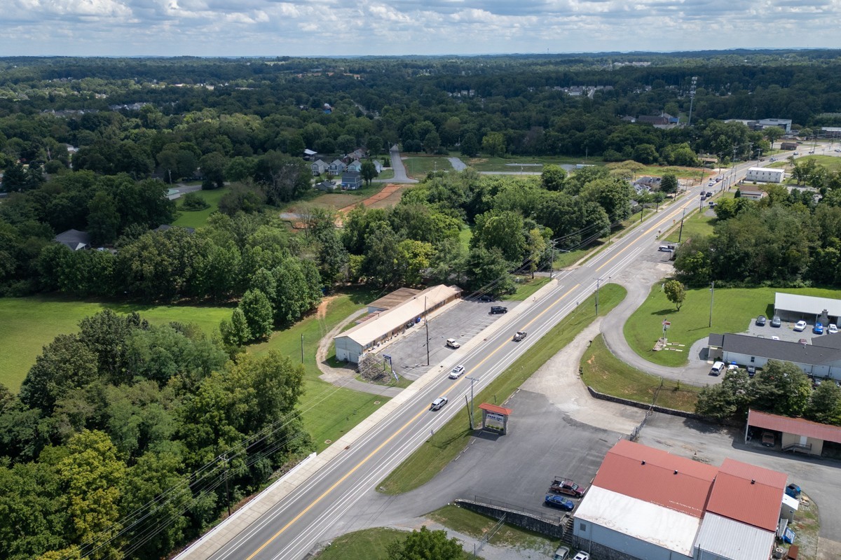 3336 31w Highway Property Photo 8