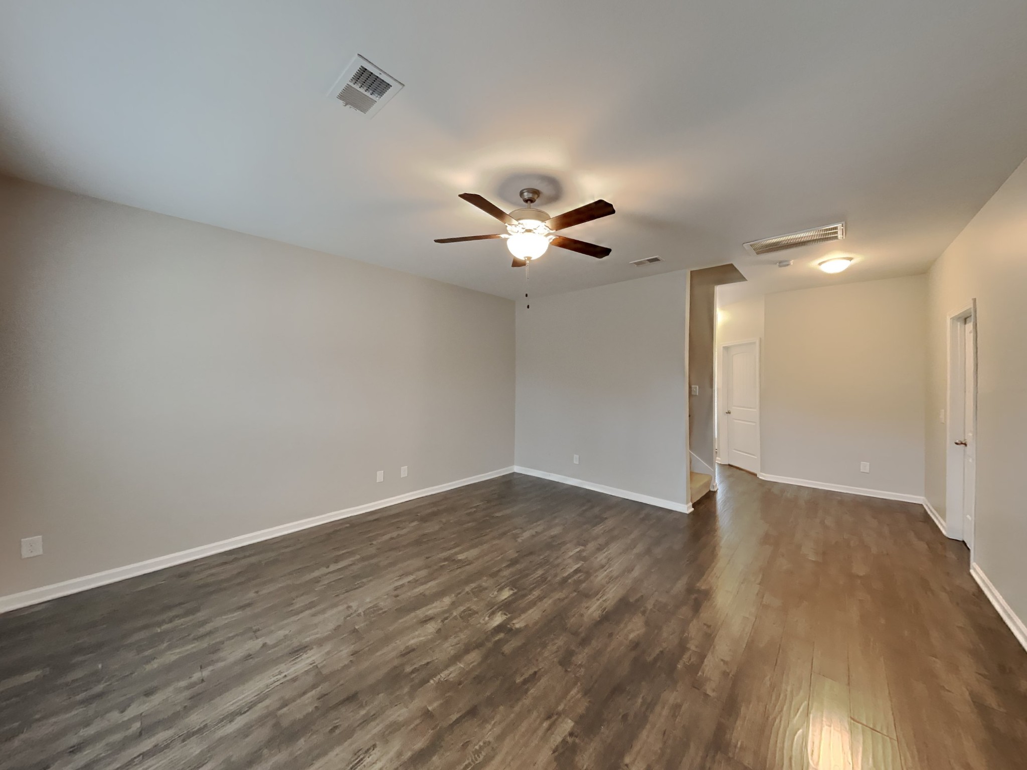 920 Beverly Ct Property Photo 3