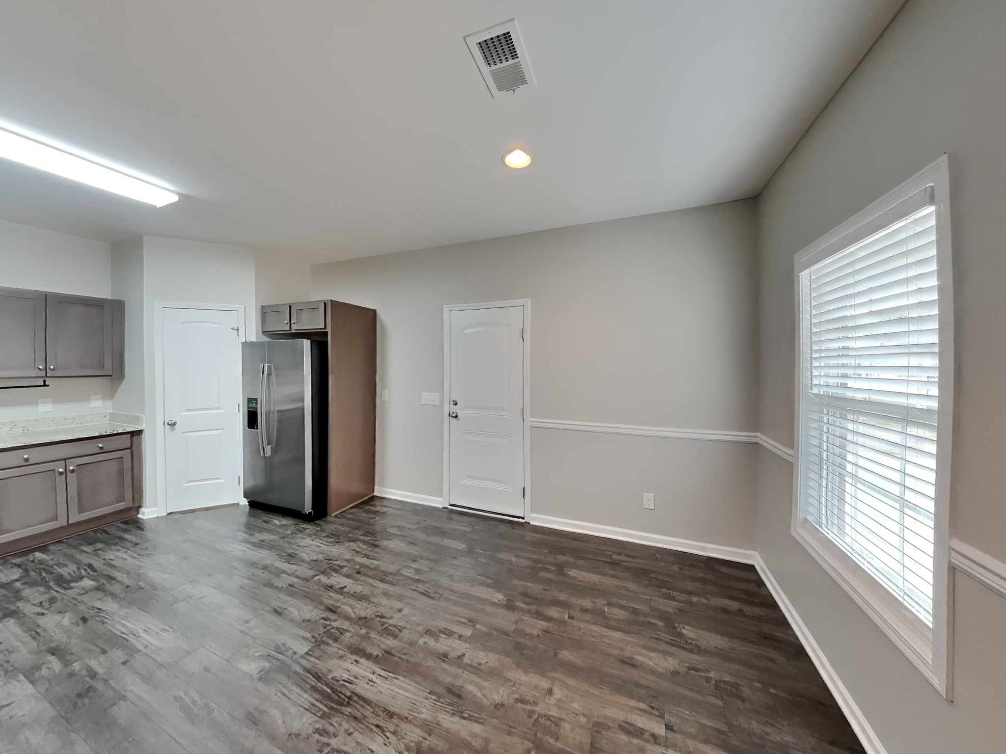 920 Beverly Ct Property Photo 5