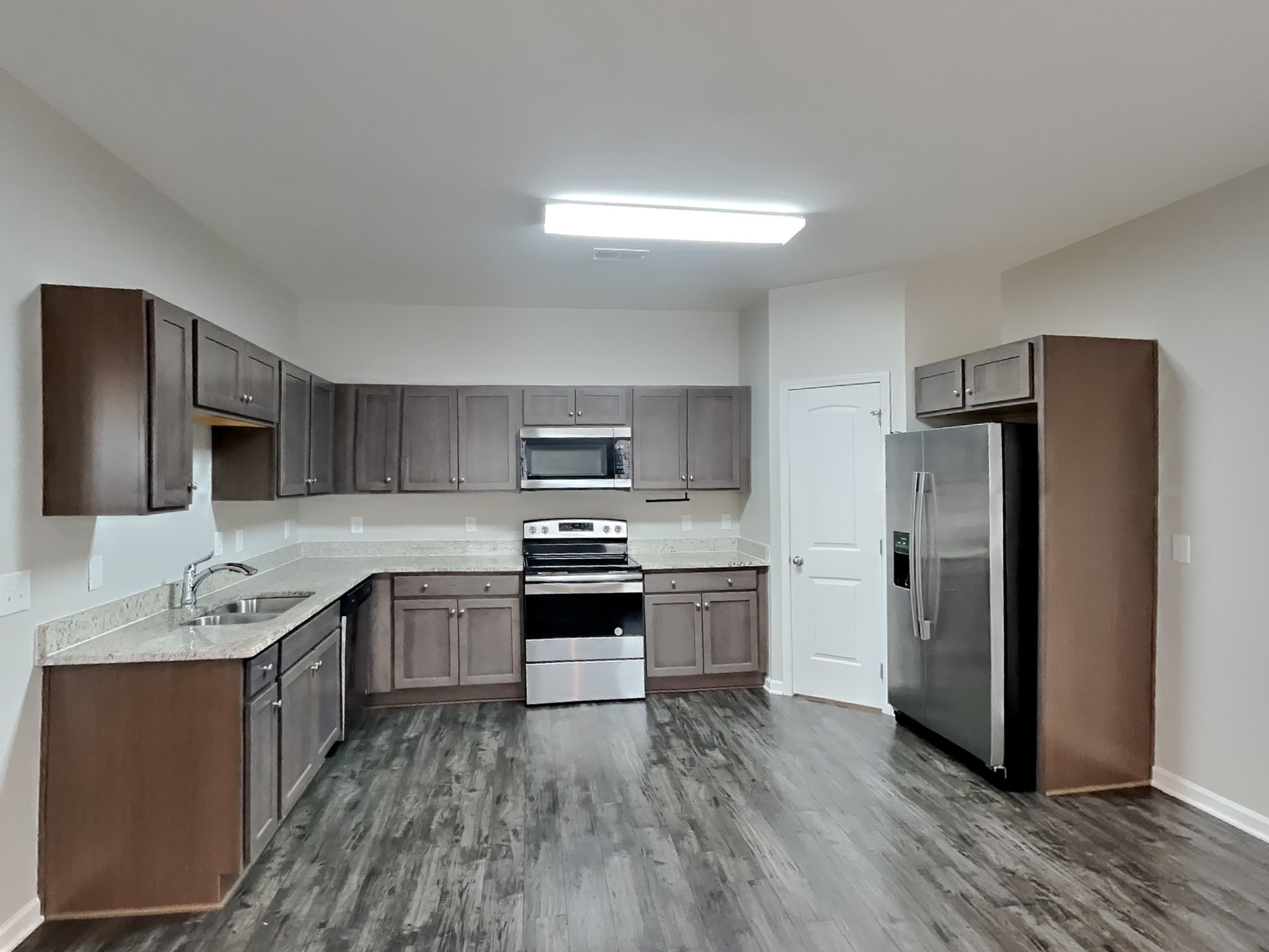 920 Beverly Ct Property Photo 6
