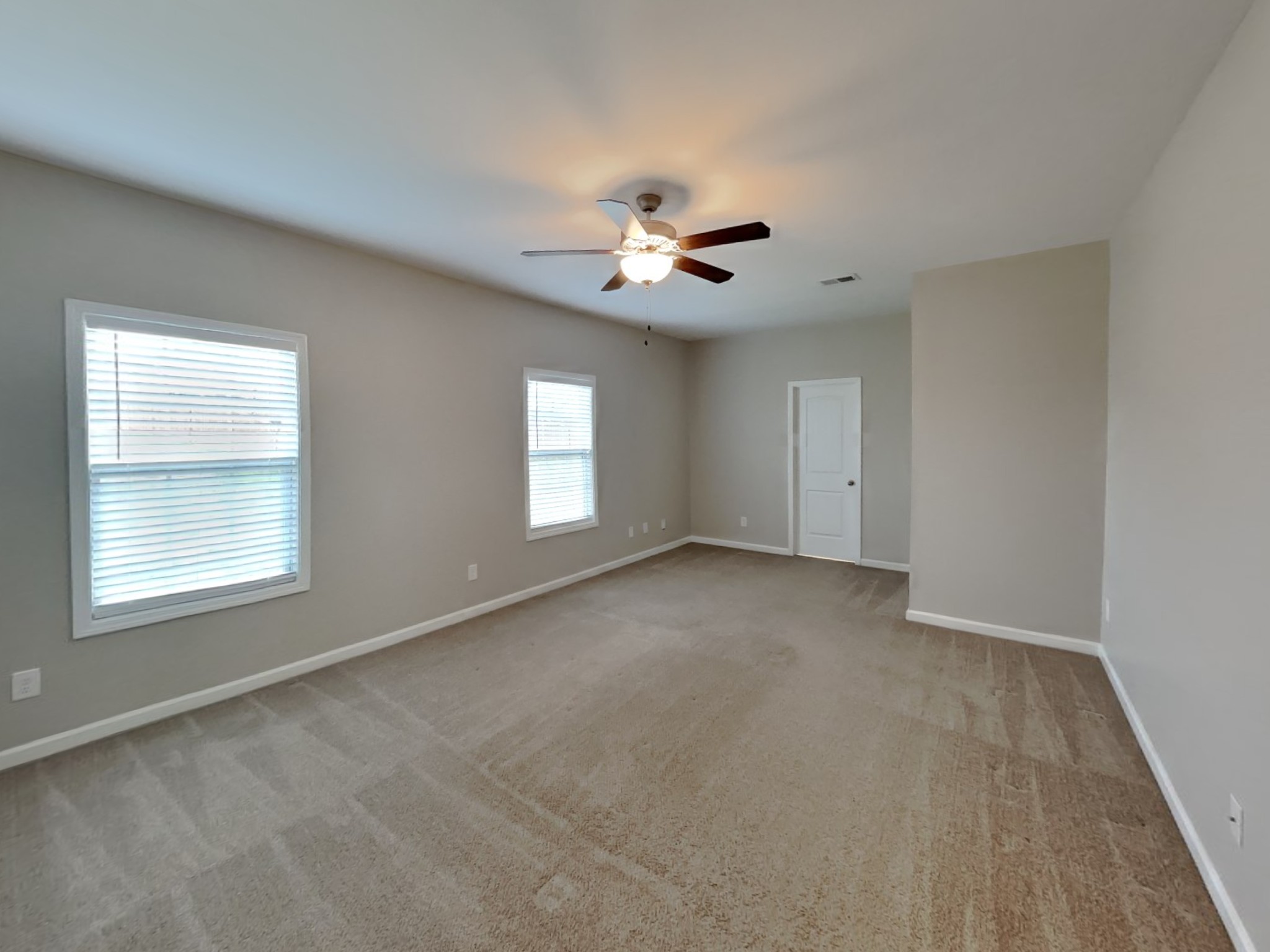 920 Beverly Ct Property Photo 7