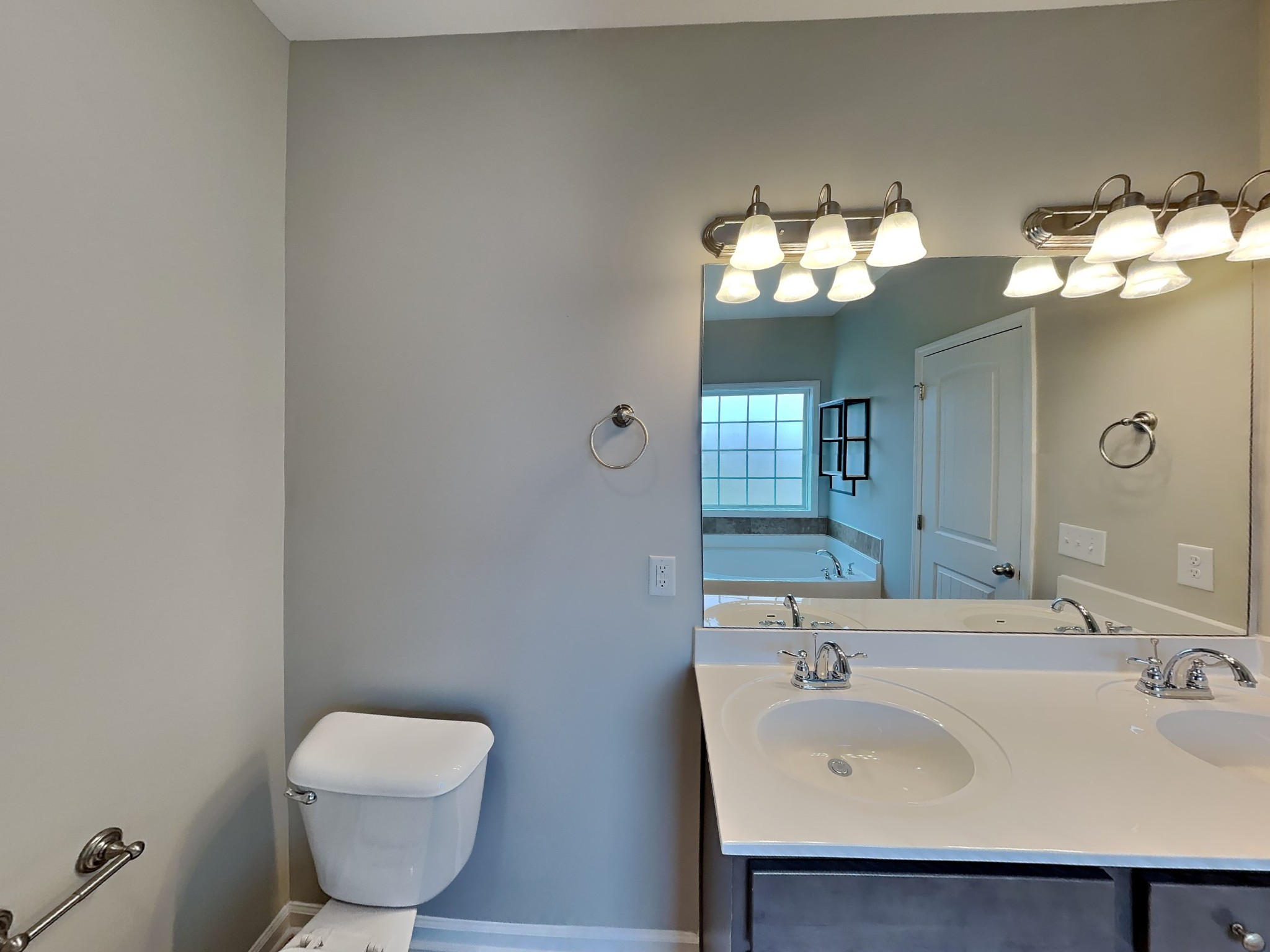 920 Beverly Ct Property Photo 8