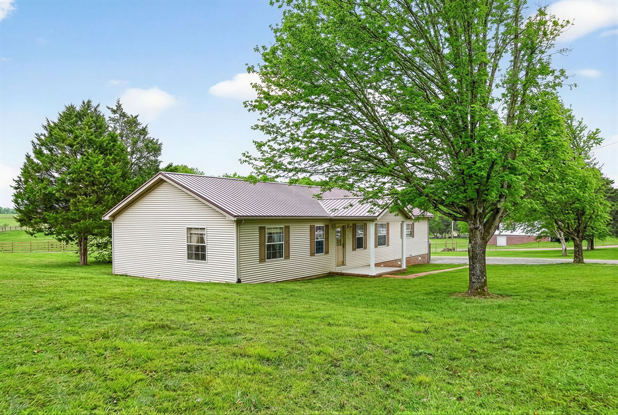 3105 Dalton Ln Property Photo 1
