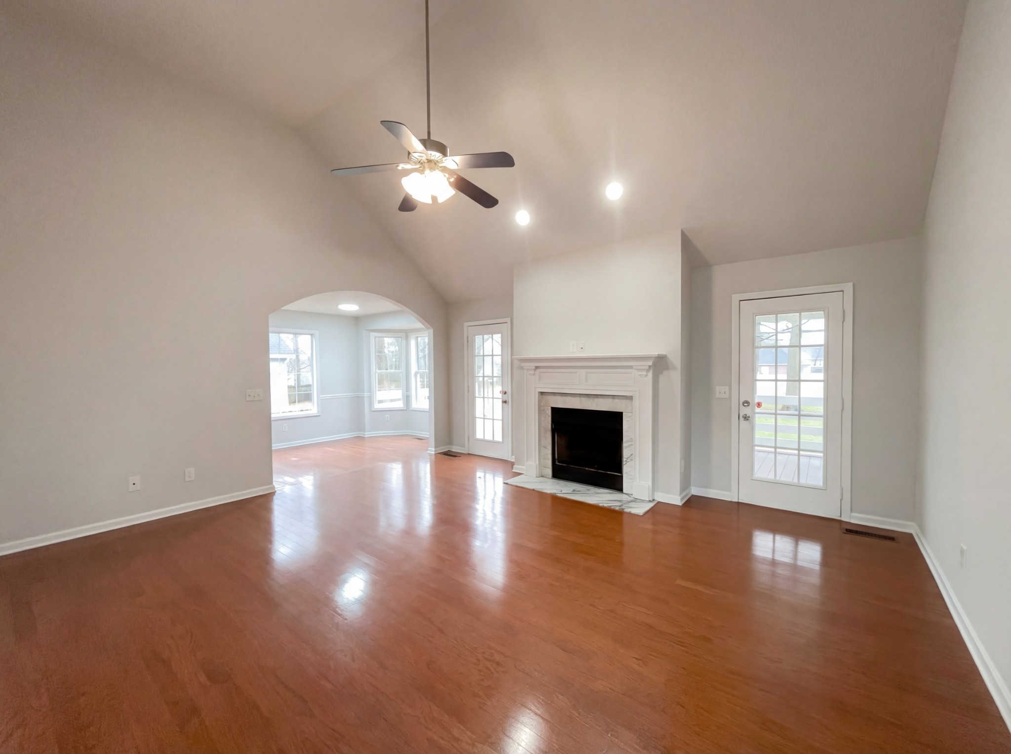 403 Buckingham Blvd Property Photo 3