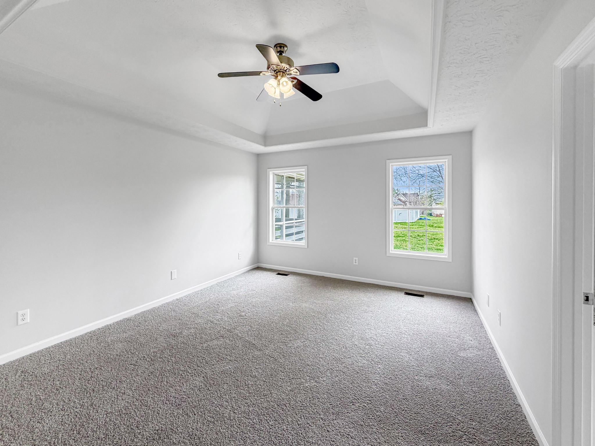 403 Buckingham Blvd Property Photo 4