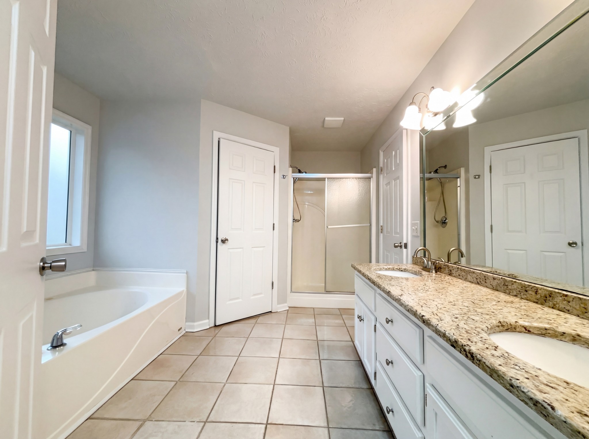 403 Buckingham Blvd Property Photo 6