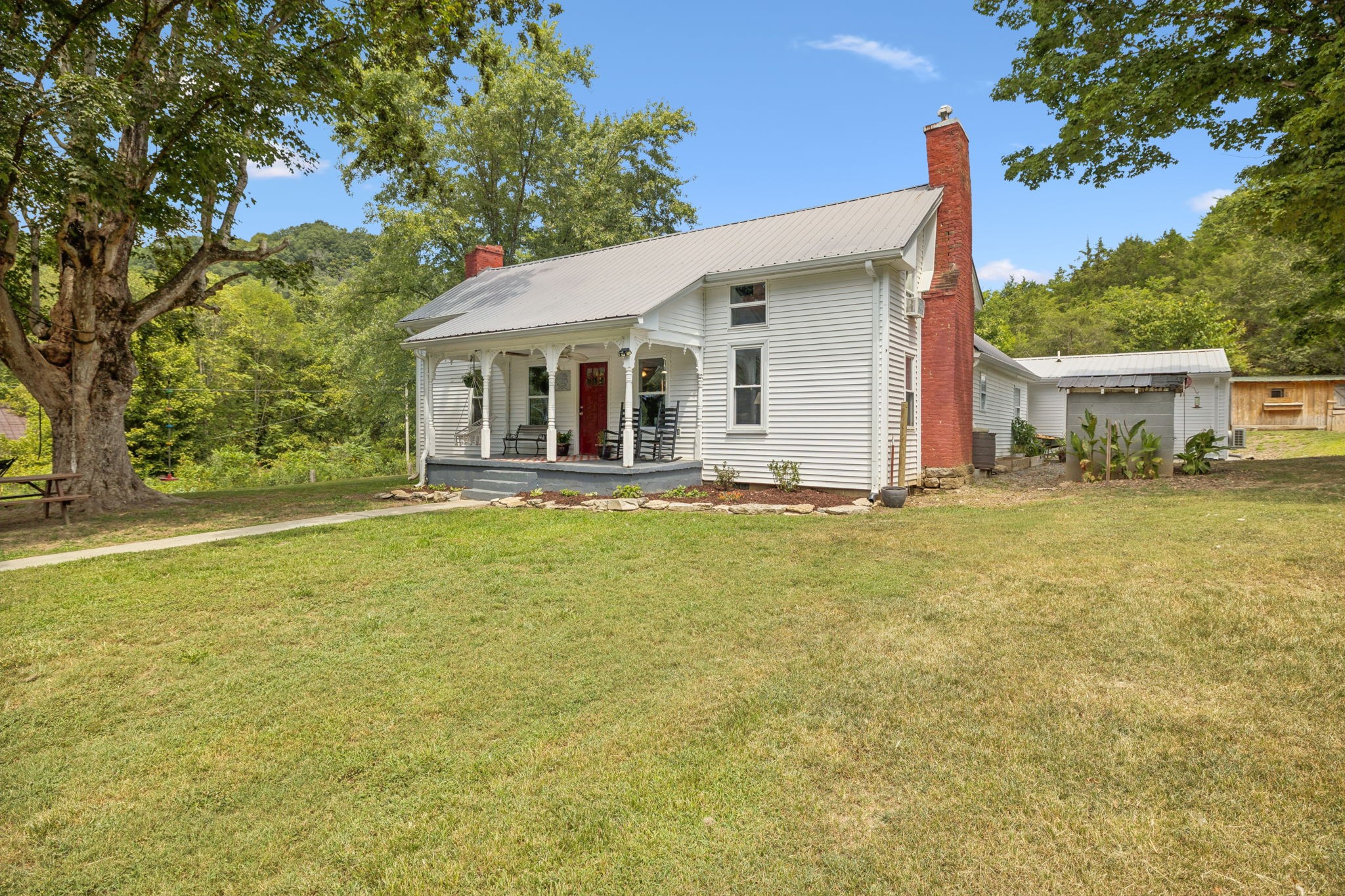 860 Golden Hollow Rd Property Photo 1