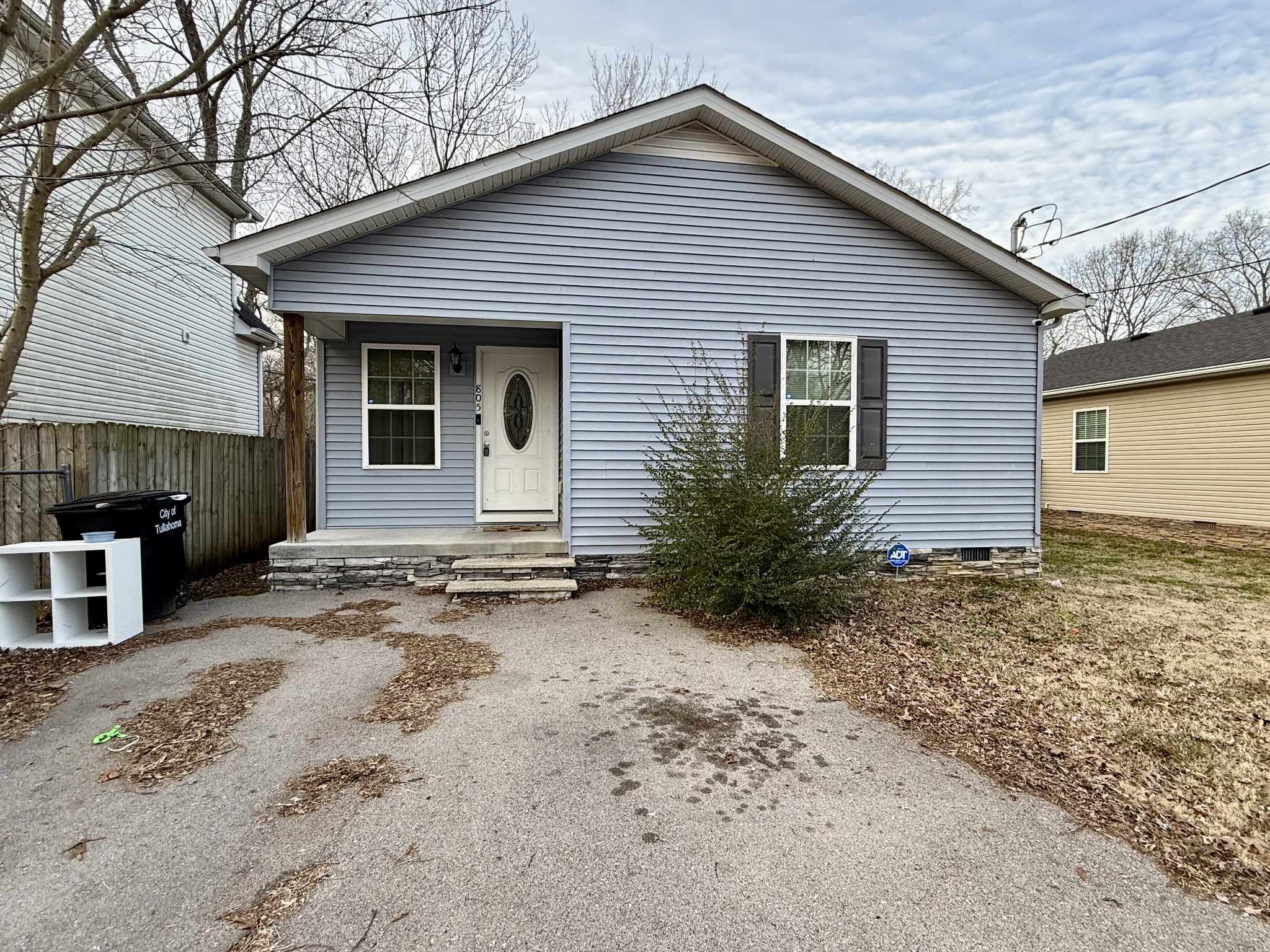 805 E Grizzard St Property Photo 1