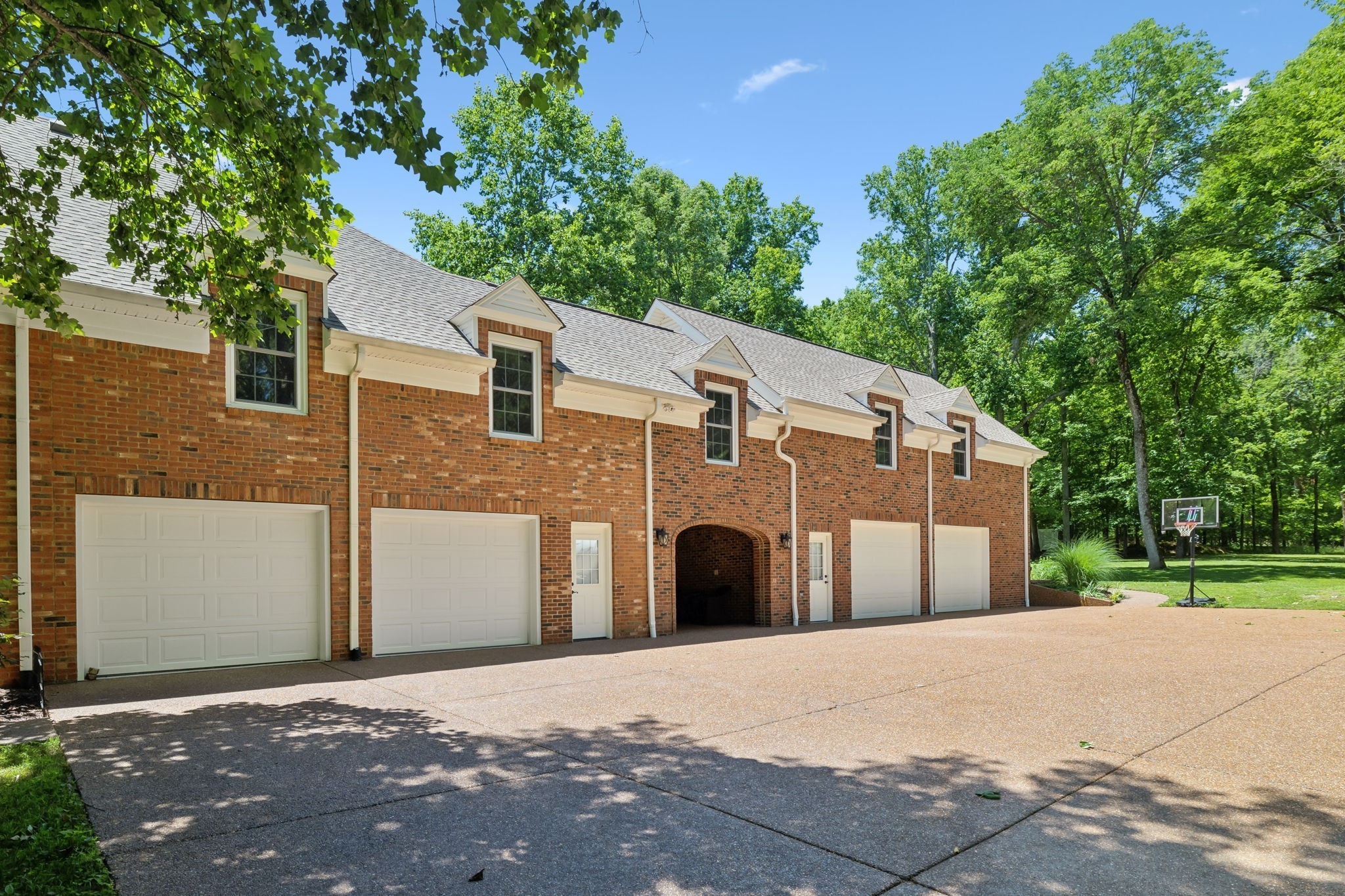 3208 Thoroughbred Dr Property Photo 4
