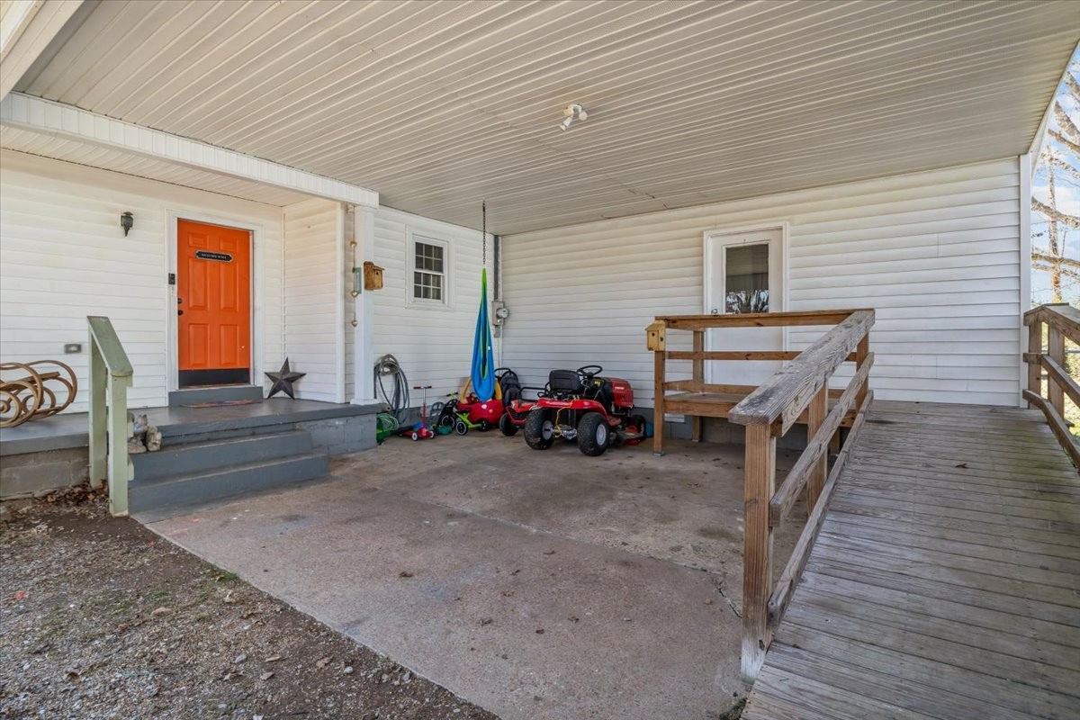 102 Sutton Ave Property Photo 27