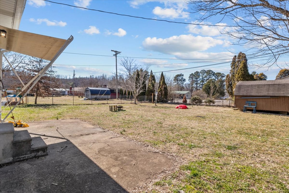 102 Sutton Ave Property Photo 28
