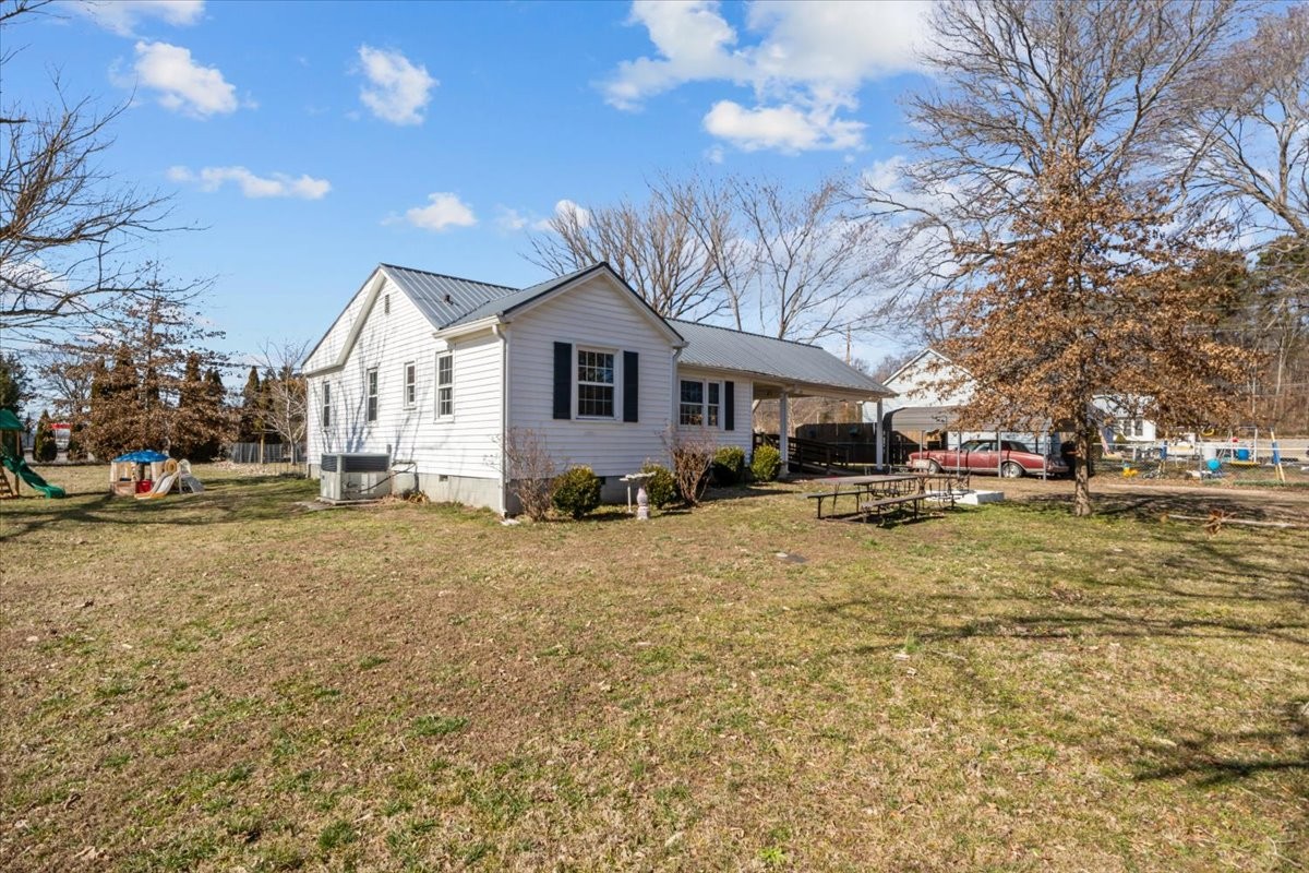 102 Sutton Ave Property Photo 33