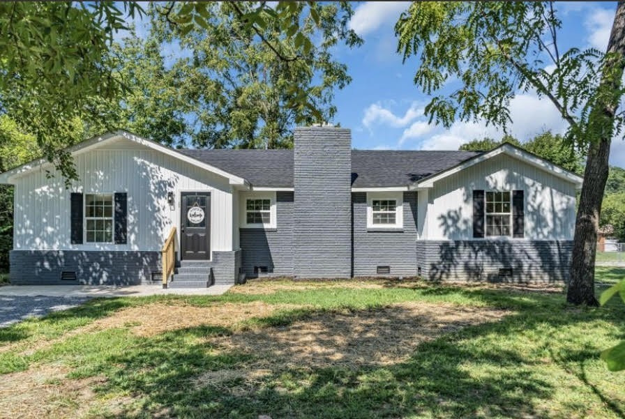 208 Bragg Cir Property Photo 1