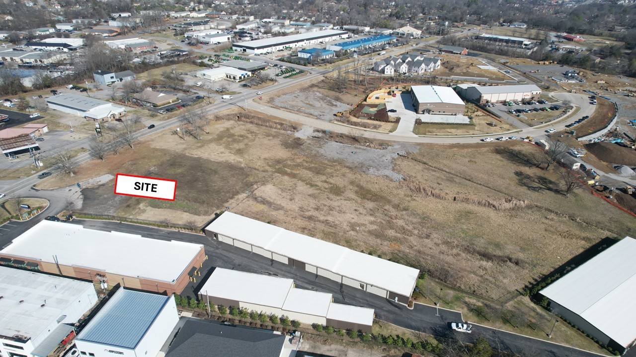100 New Shackle Island Rd Property Photo 4