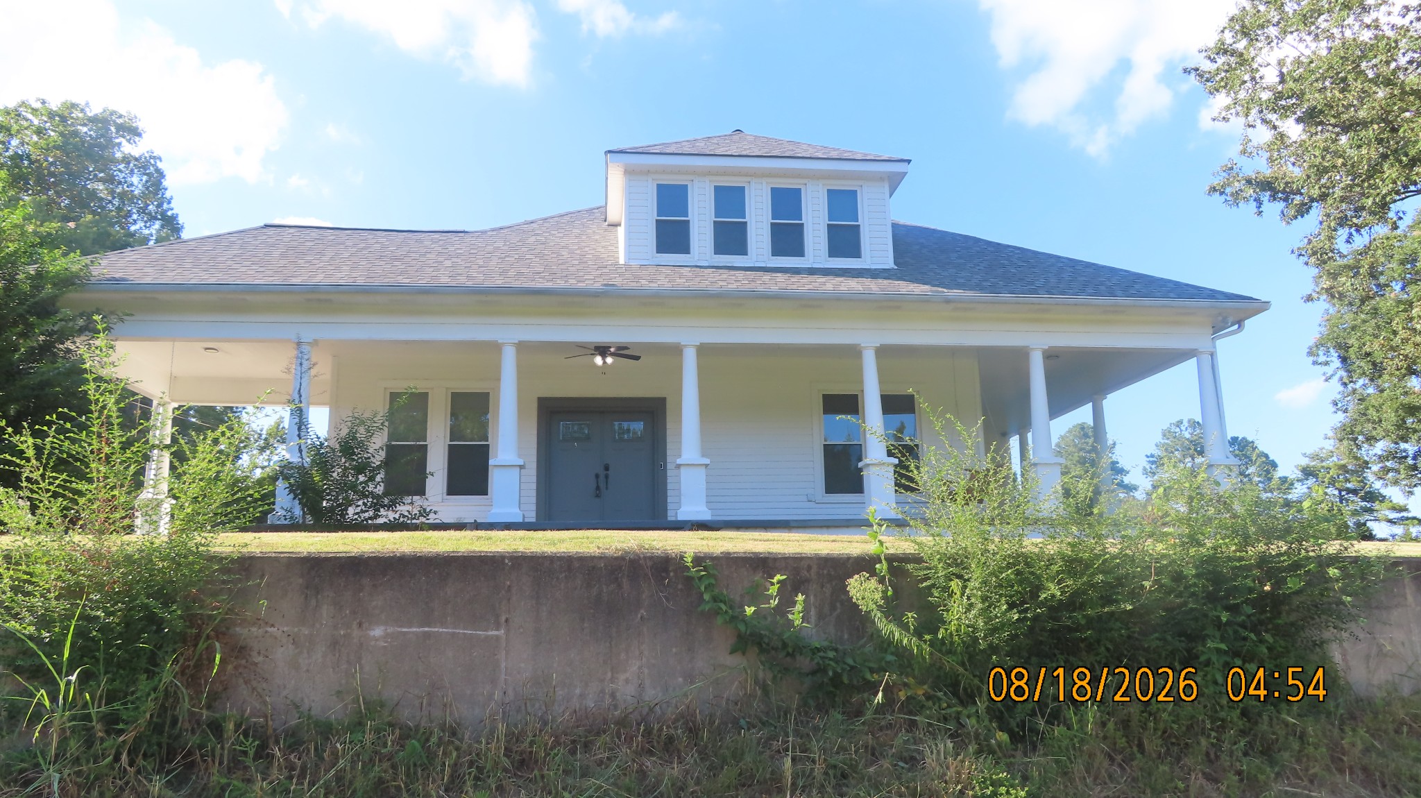 200 E College St Property Photo 1