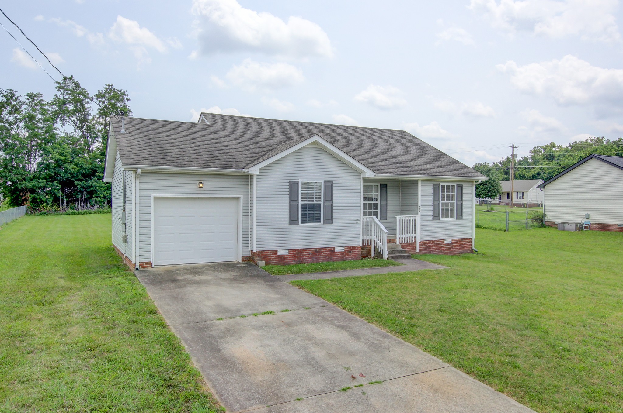 209 Ruf Dr Property Photo 2