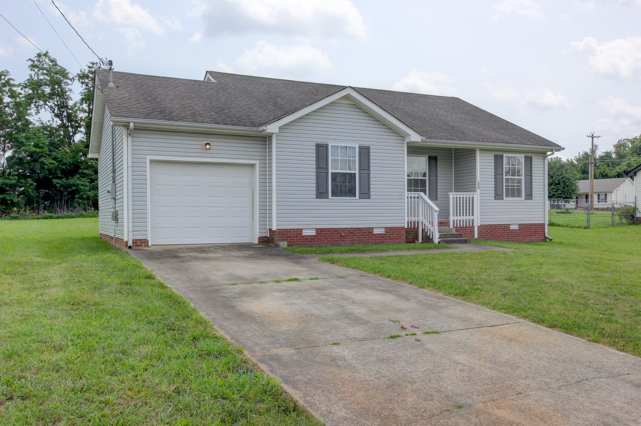 209 Ruf Dr Property Photo 3