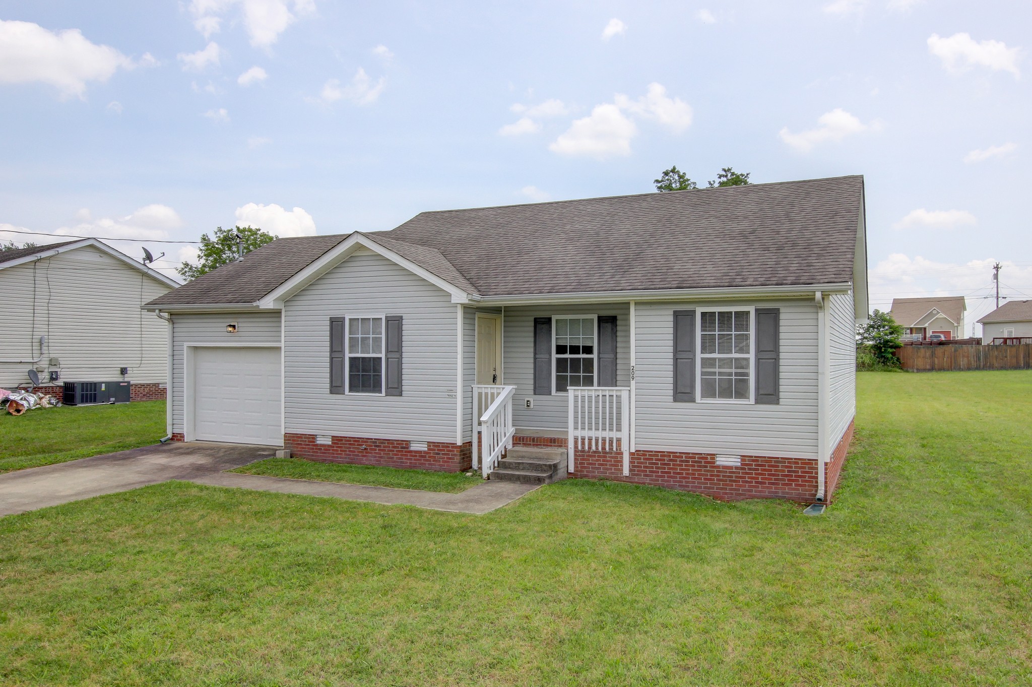 209 Ruf Dr Property Photo 4