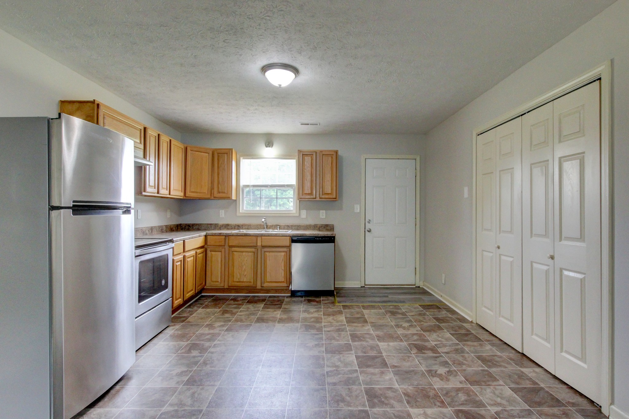 209 Ruf Dr Property Photo 8