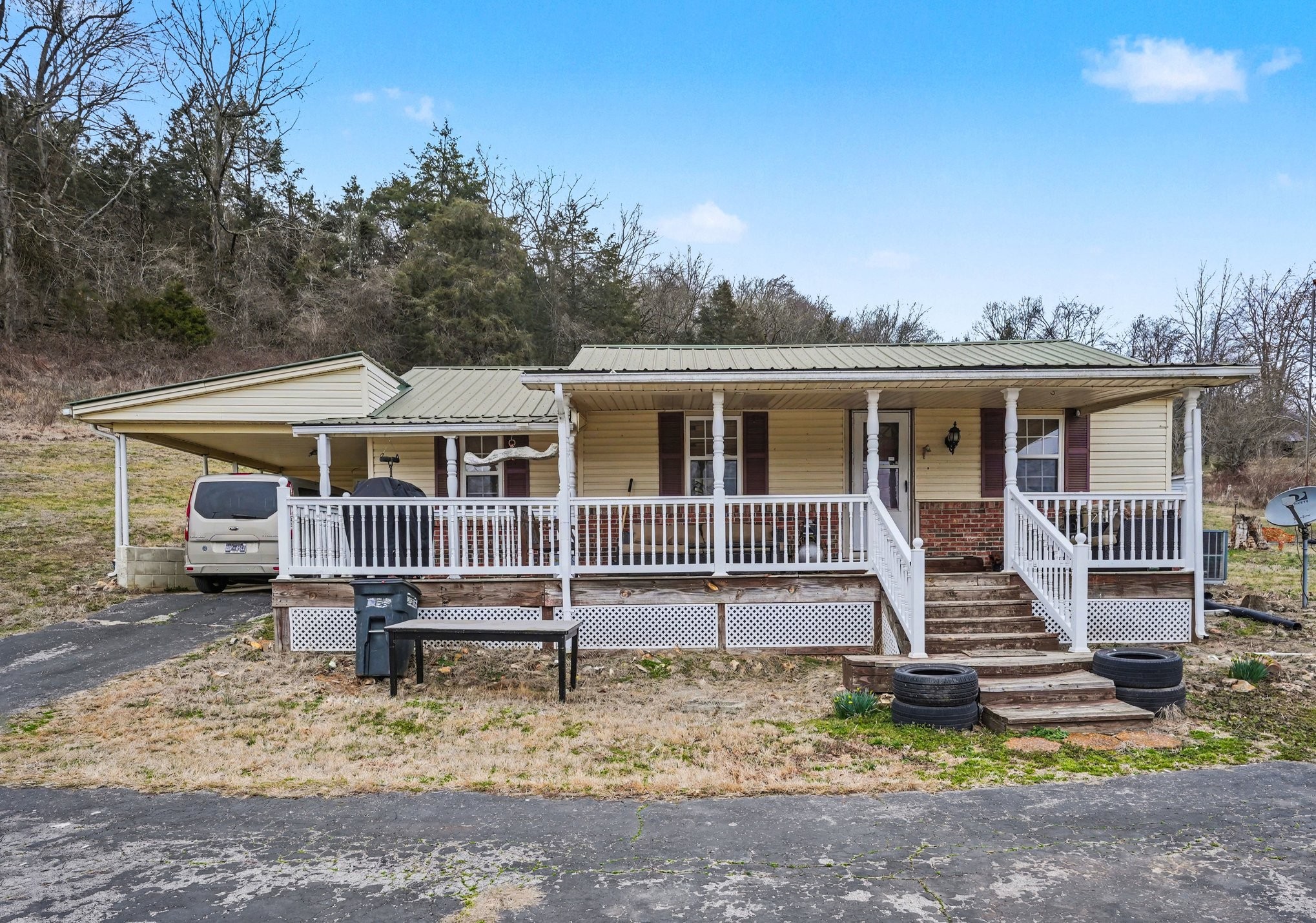6185 Old Highway 31 East Property Photo 1
